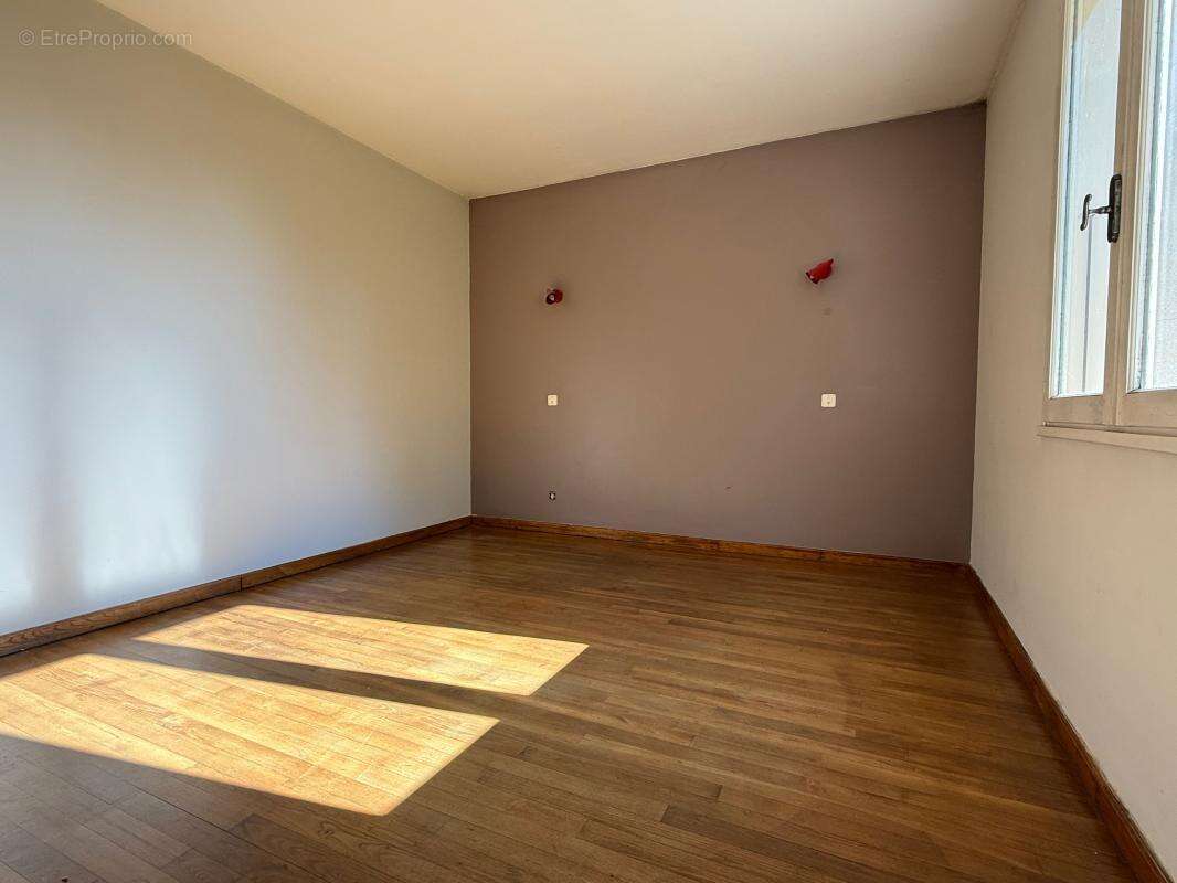 Maison à SAINT-ETIENNE-DE-FONTBELLON