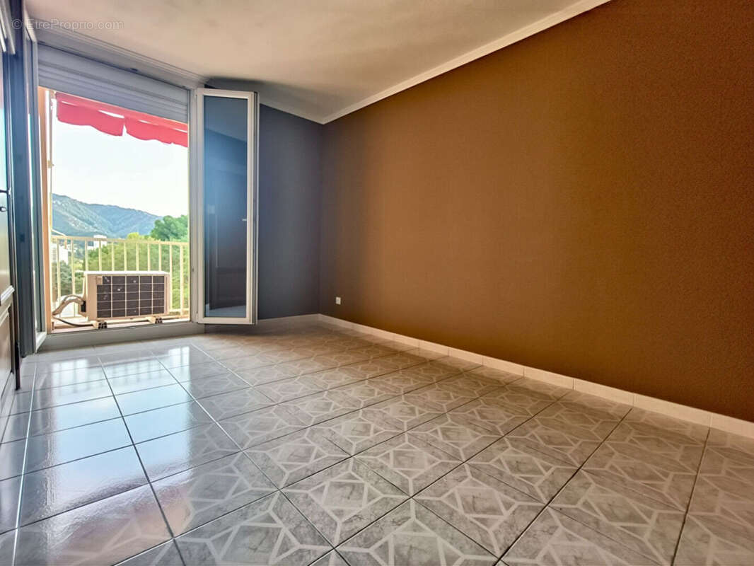 Appartement à MARSEILLE-11E