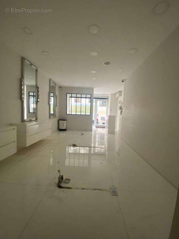 Commerce à PARIS-17E