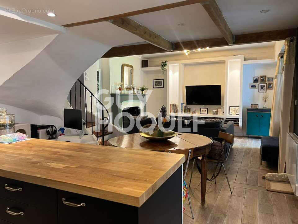 Maison à L'ISLE-SUR-LA-SORGUE