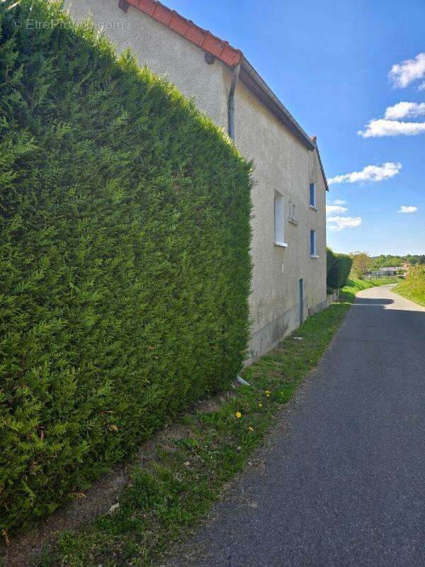 Maison à LE MAYET-DE-MONTAGNE