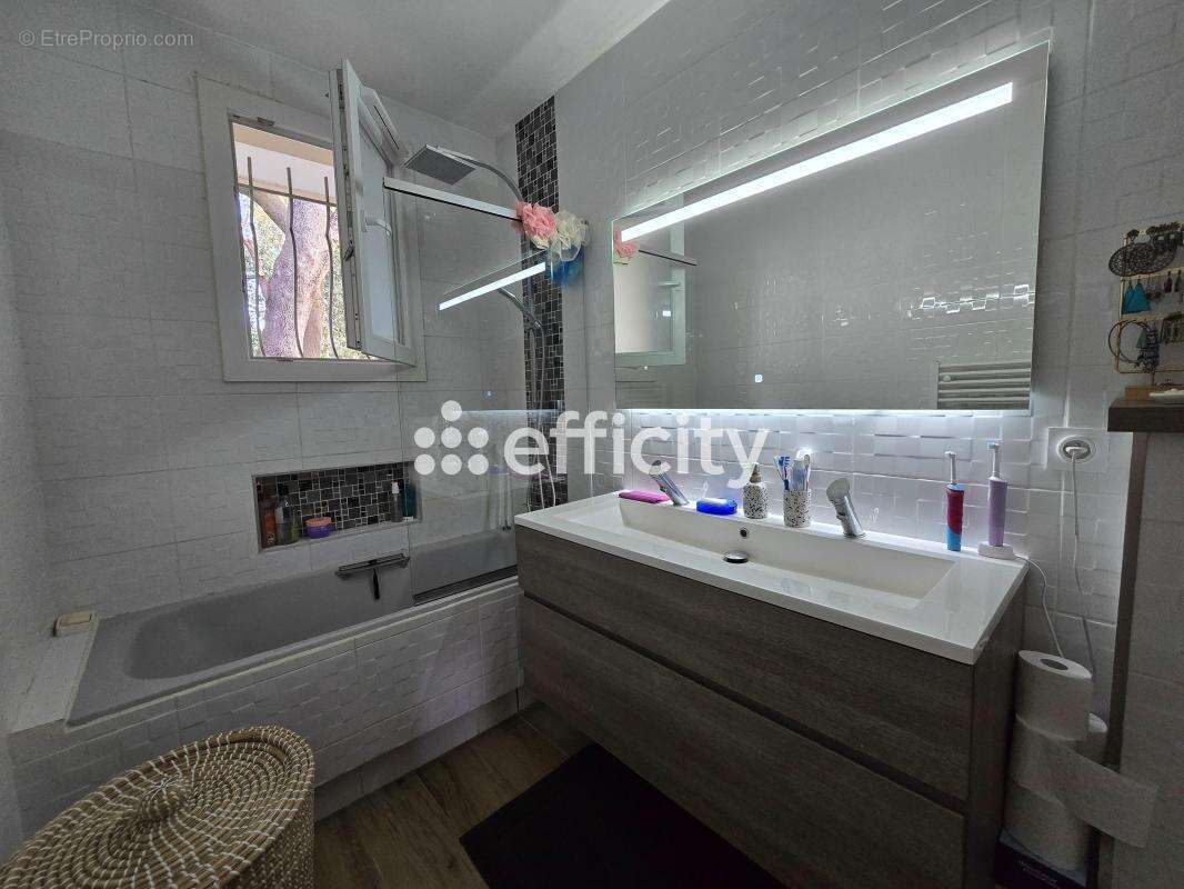 Appartement à LE CANNET