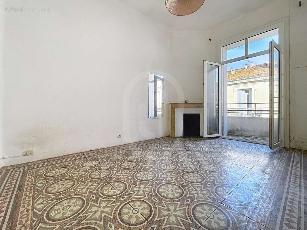 MONTPELLIER CENTRE, Appartement avec Charme de l'ancien, T3/4 en duplex dernier étage à rénover ! - photo 5