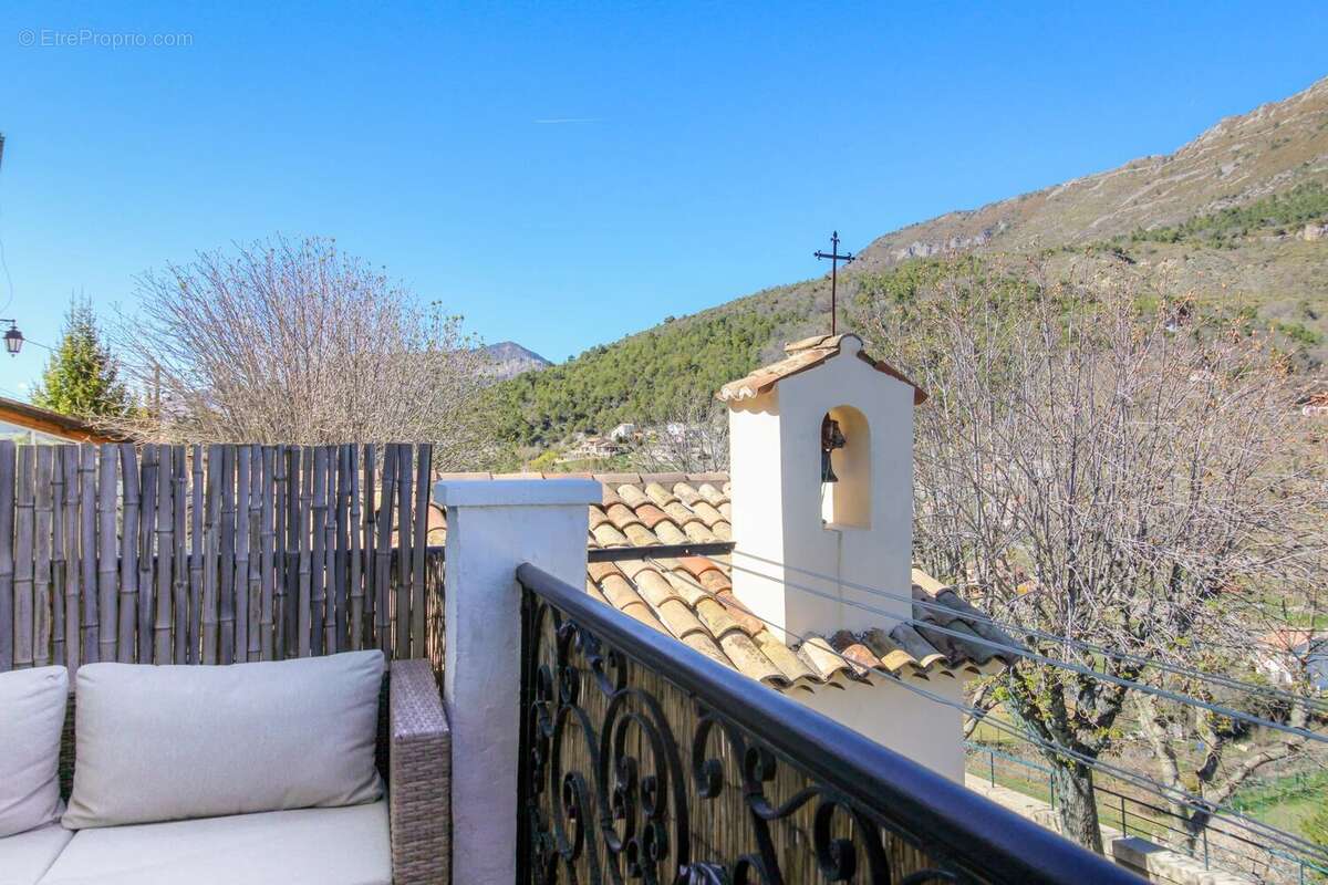 Maison à TOURETTE-DU-CHATEAU