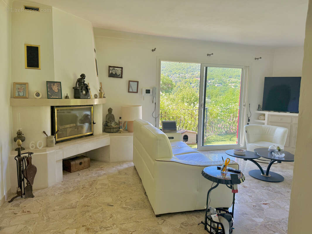 Maison à TOURRETTES-SUR-LOUP