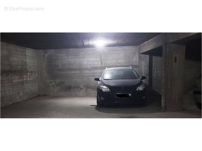 Parking à LE PERREUX-SUR-MARNE
