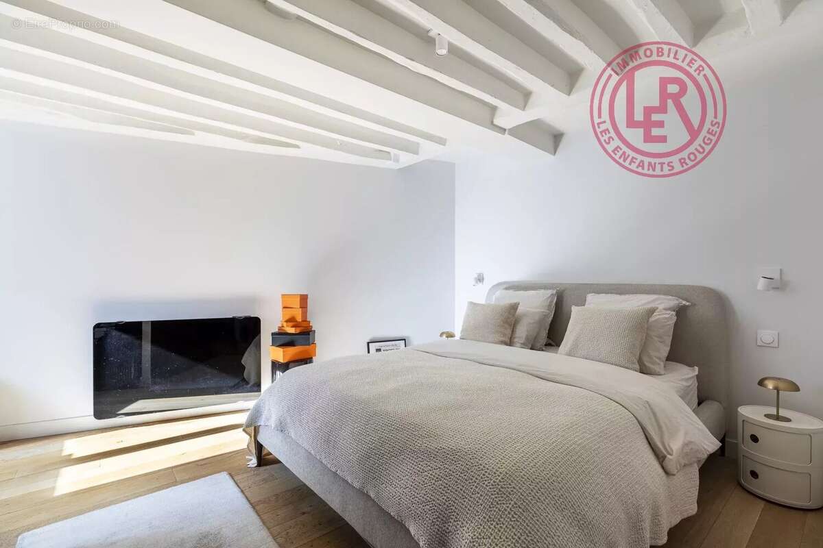 Appartement à PARIS-3E