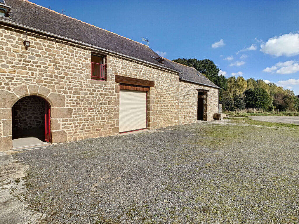 Maison à LOUVIGNE-DU-DESERT
