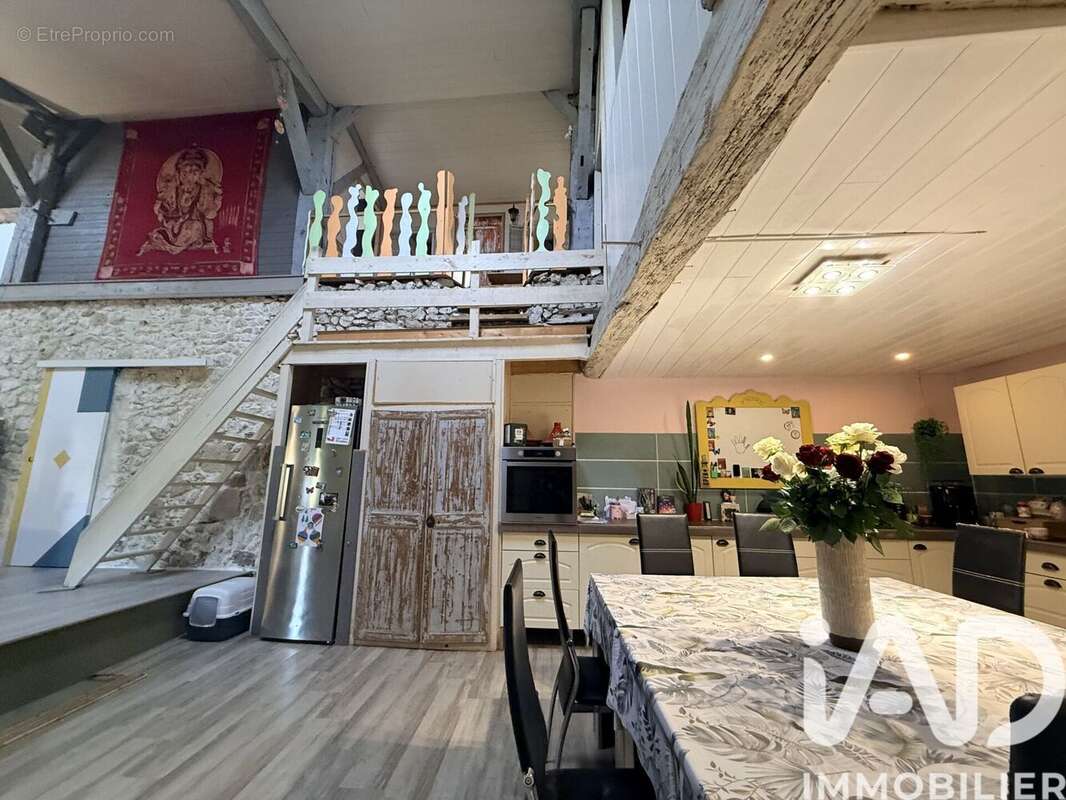 Maison 283 m² à Moustier  - photo 2