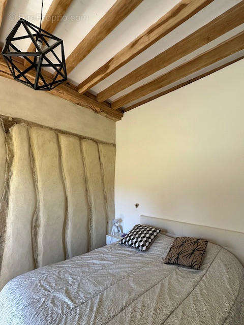 chambre RDC 1 - Maison à VIC-FEZENSAC