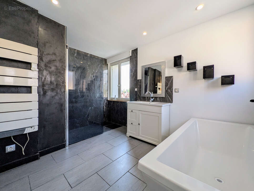 Maison à JARVILLE-LA-MALGRANGE