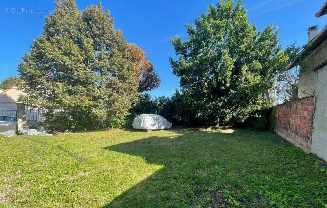 Terrain à LONGJUMEAU