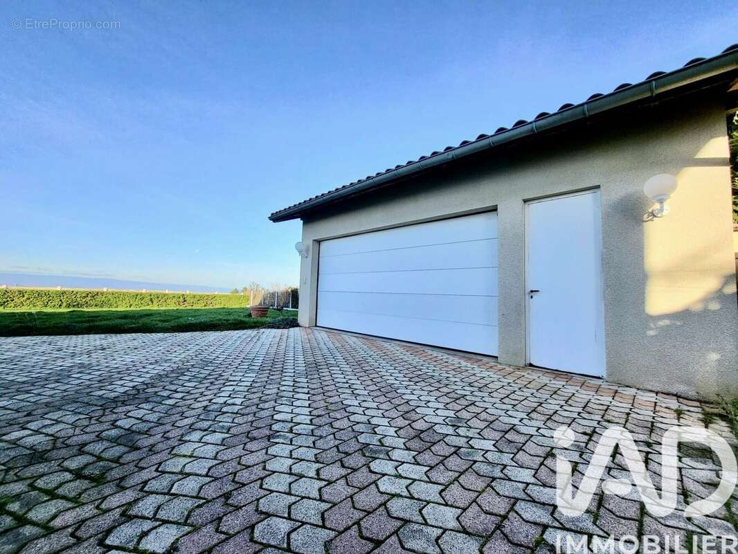 Photo 4 - Maison à SAINT-BONNET-LES-OULES