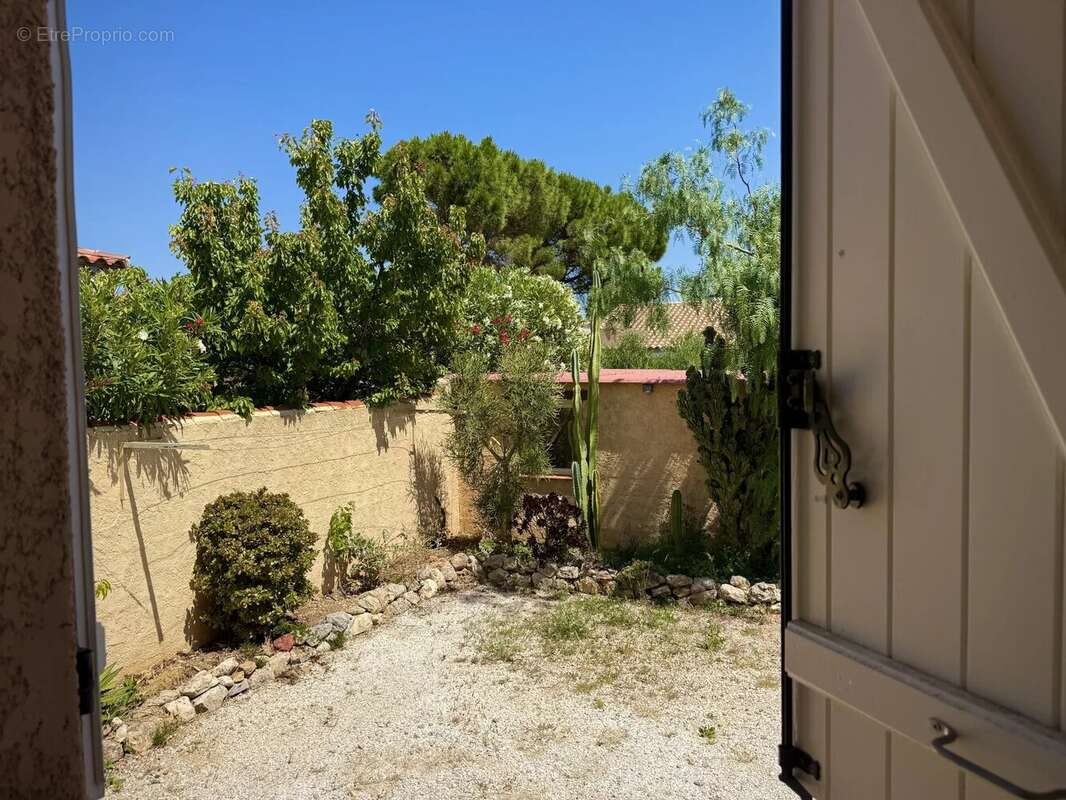 Maison à CAVES