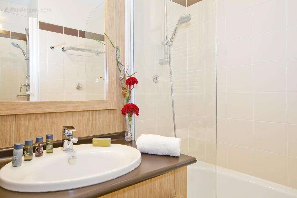 INVESTISSEMENT LOCATIF  CARRIÈRES-SUR-SEINE  Résidence d'Affaires Residhome Carrières La Défense - 7.14% de rentabilité - photo 5