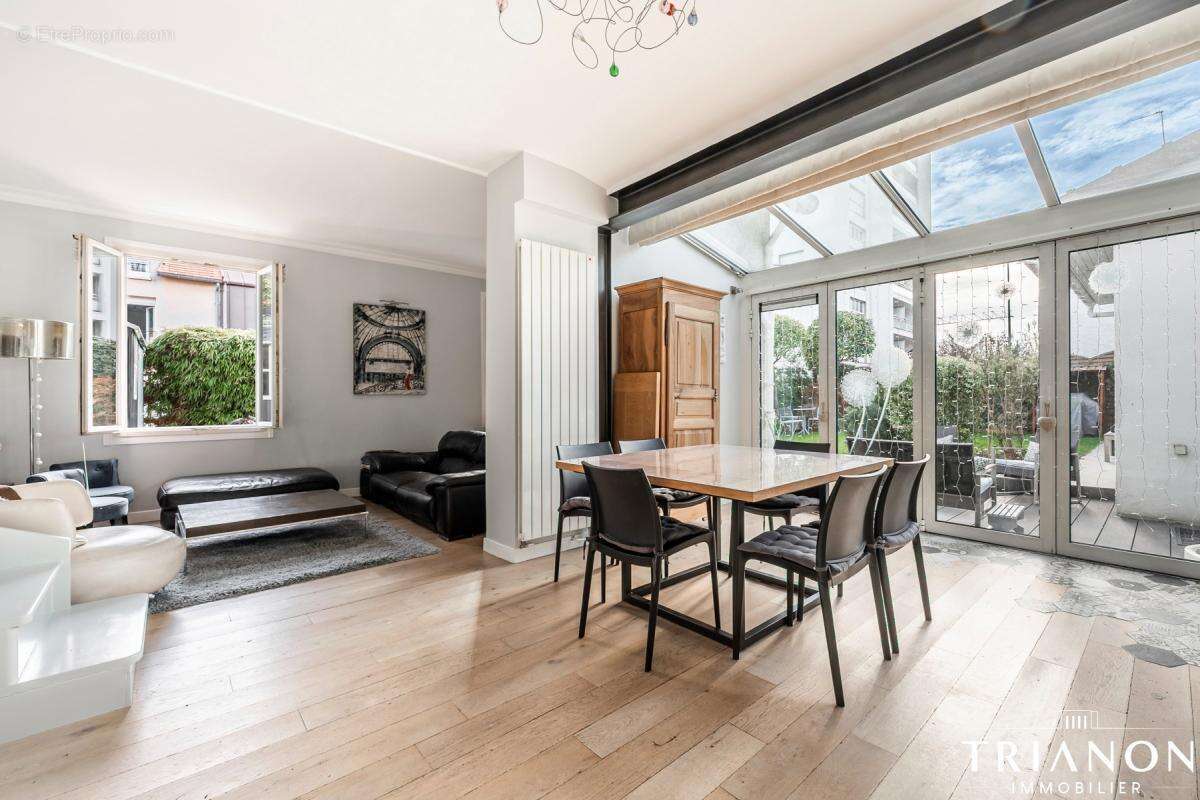 Maison à SURESNES