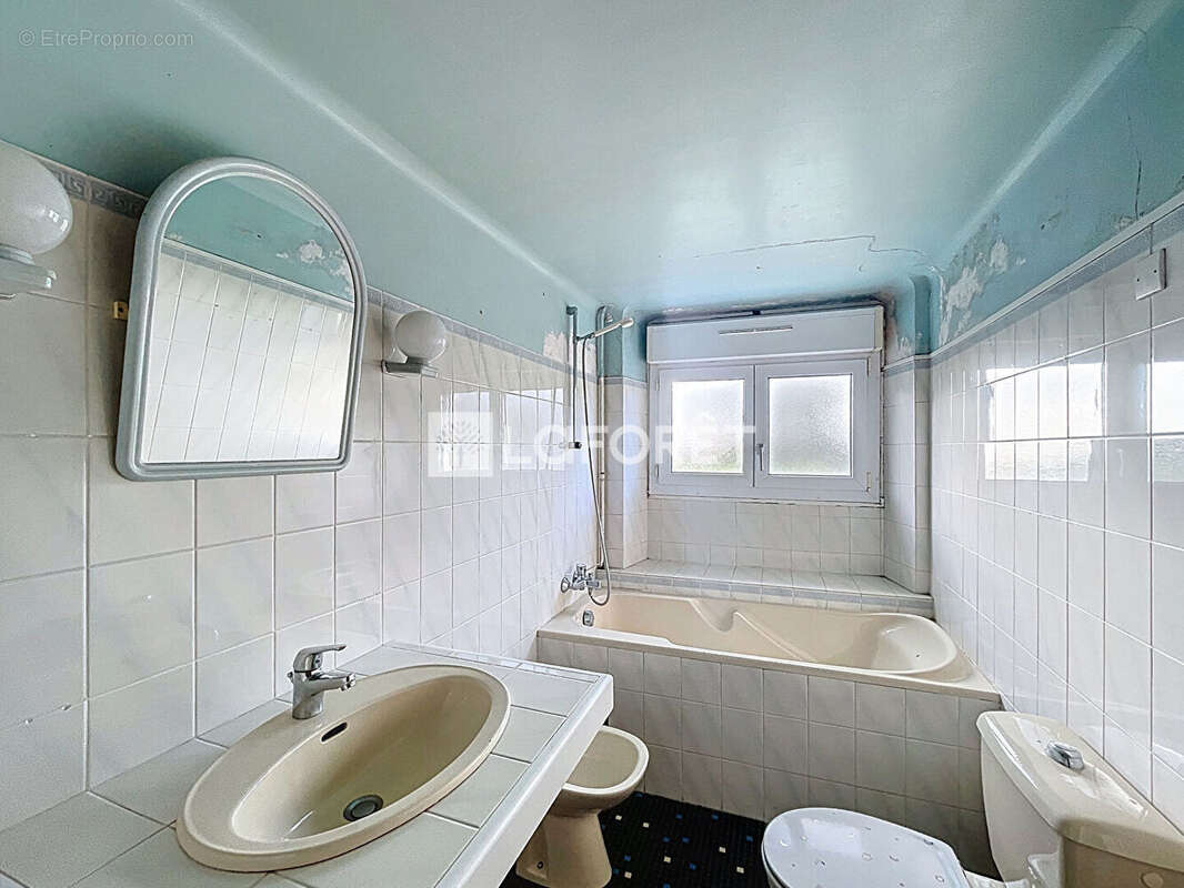 Maison à BAINS-SUR-OUST