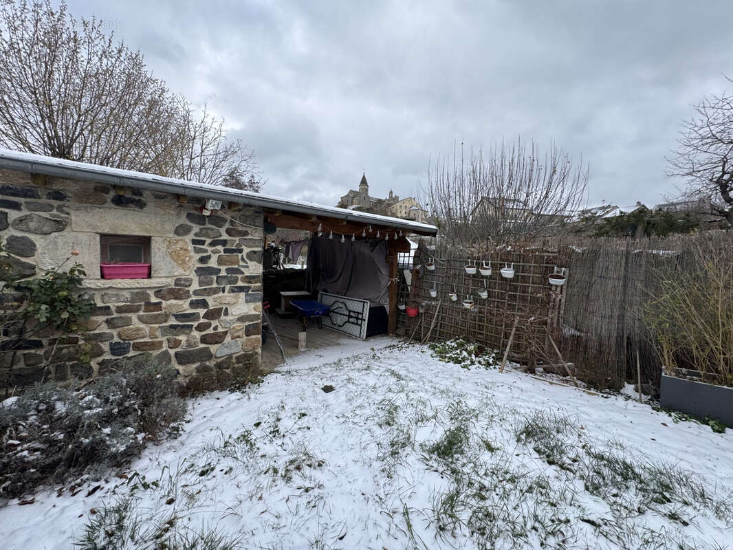 Maison à SAINT-JULIEN-CHAPTEUIL