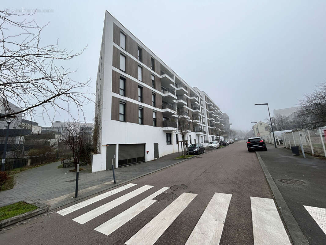 Parking à LE PETIT-QUEVILLY