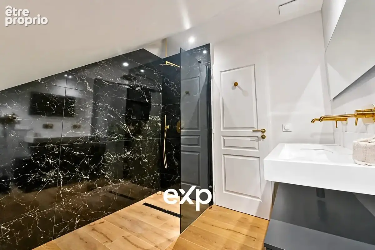 Appartement 85 m² à Chateau-Ville-Vieille  - photo 5
