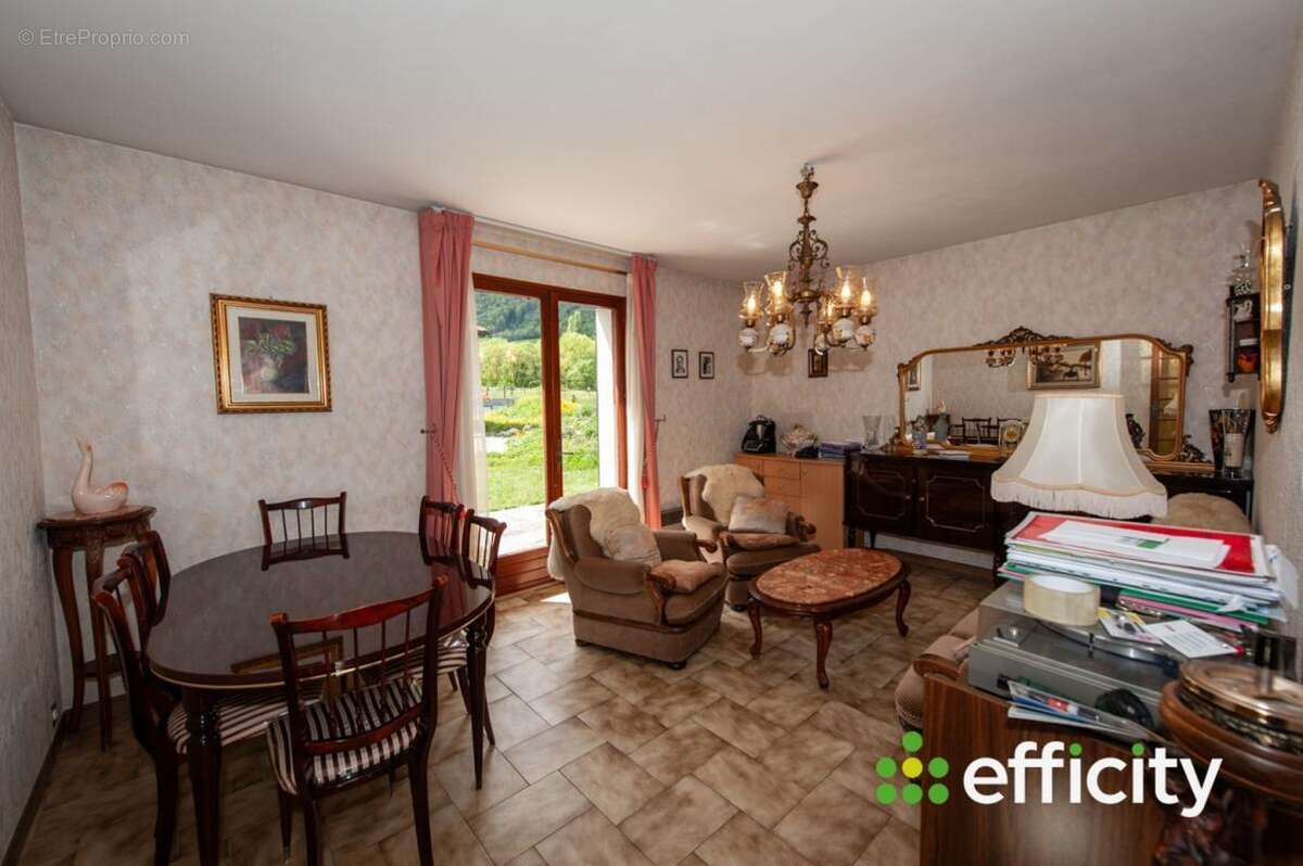 Appartement à SAINT-PAUL-DE-VARCES