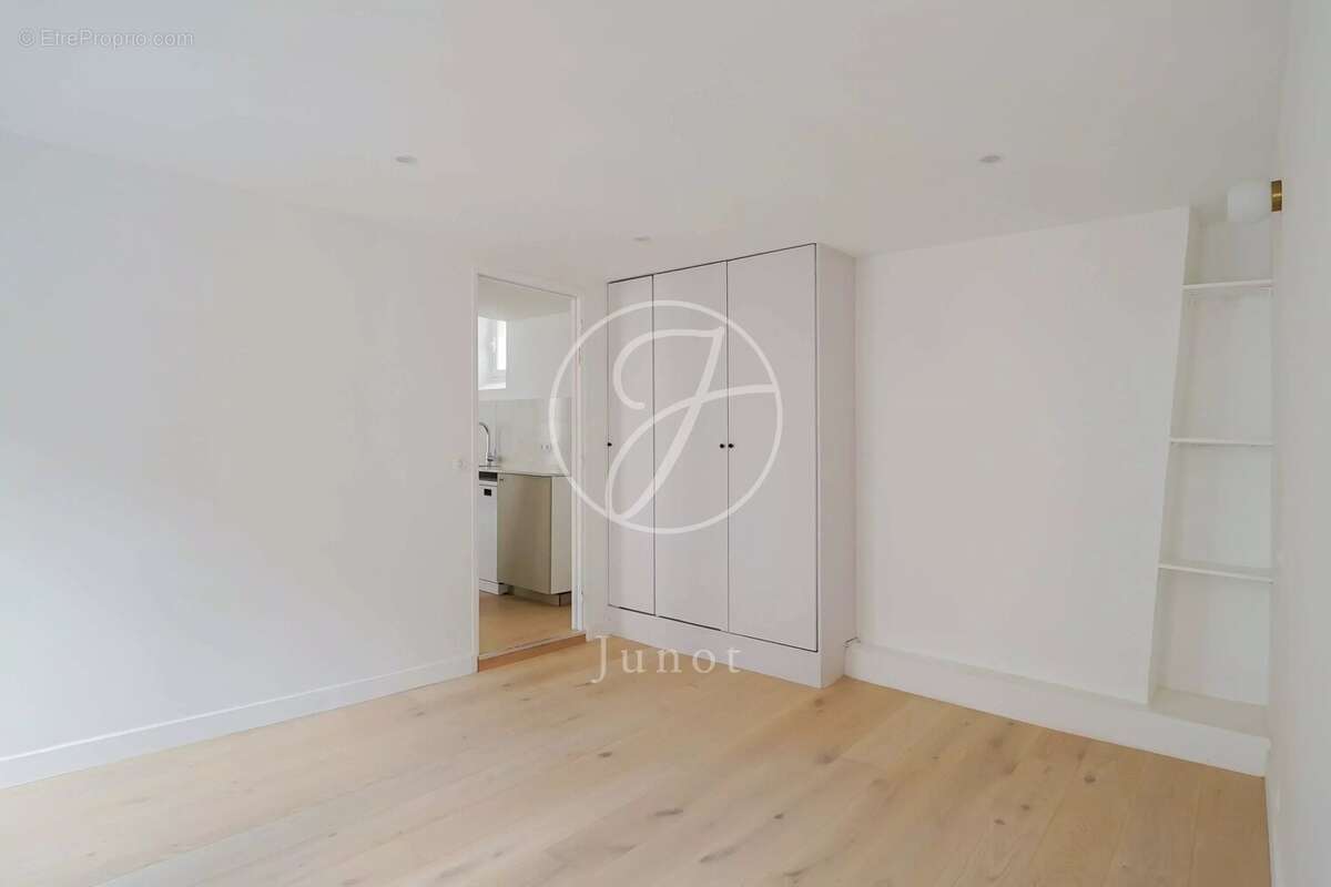 Appartement à PARIS-3E