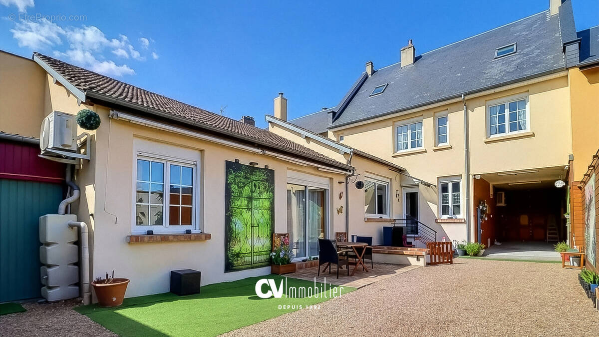 Maison à SAINT-PIERRE-DU-VAUVRAY