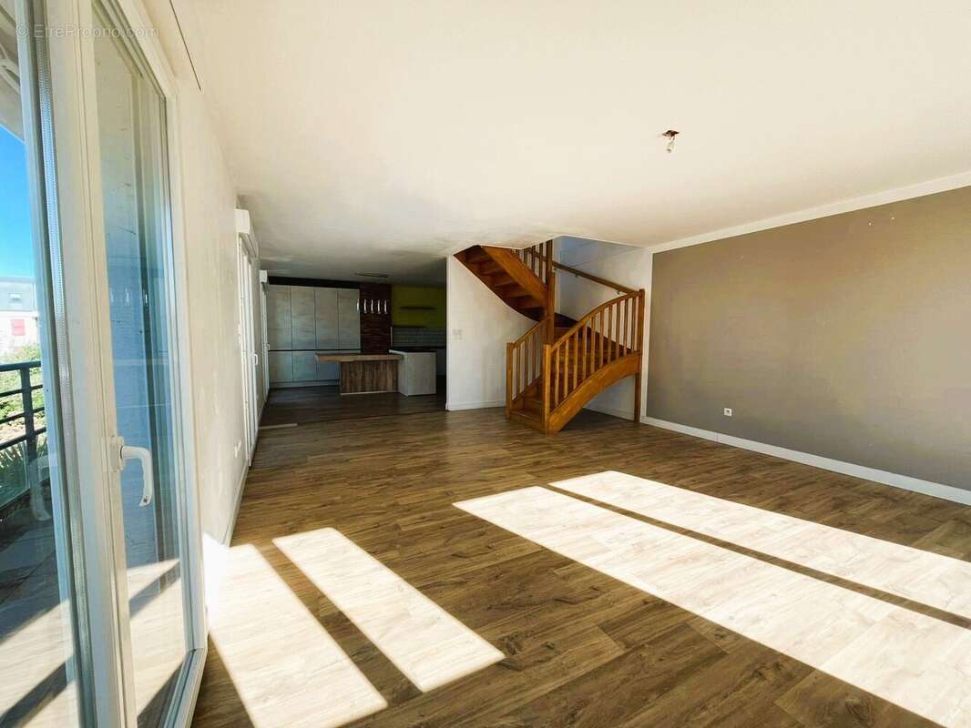 Appartement à SARTROUVILLE