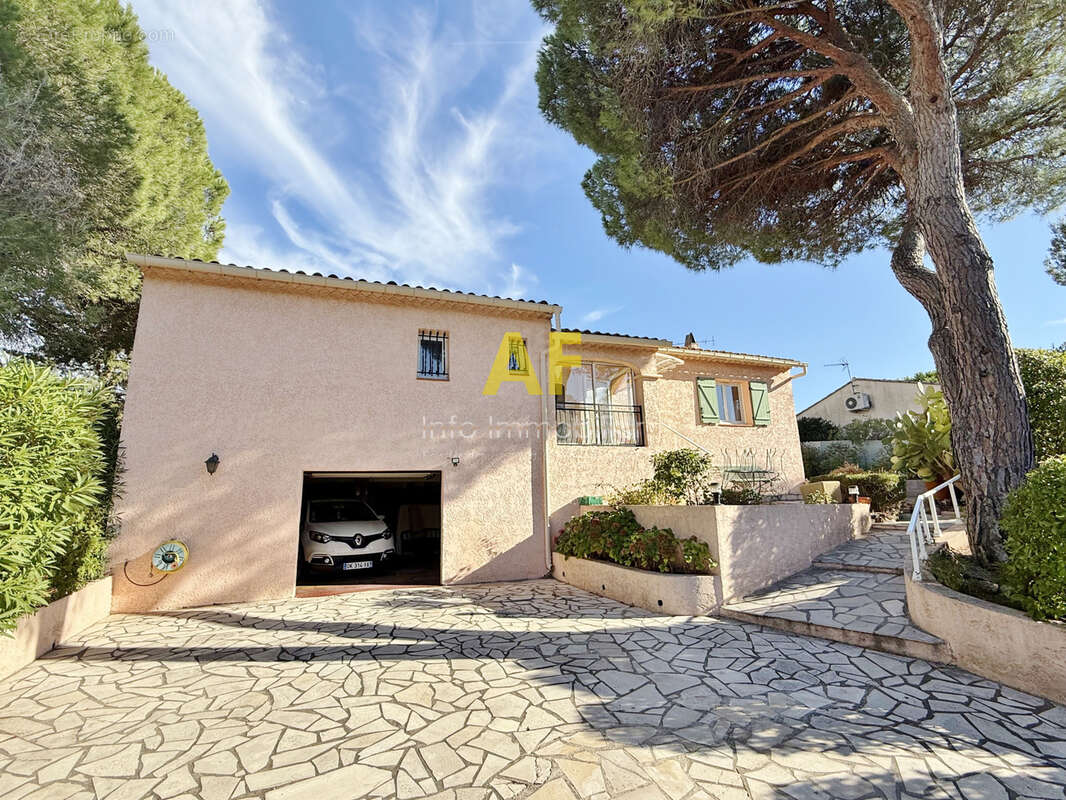 SAINT RAPHAEL Valescure - Villa provençale de plain-pied 3 chambres avec piscine et garage 41m2 - photo 9