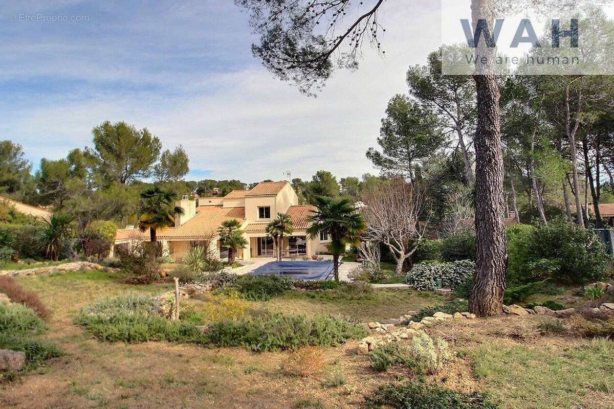 Maison à SAINT-CLEMENT-DE-RIVIERE