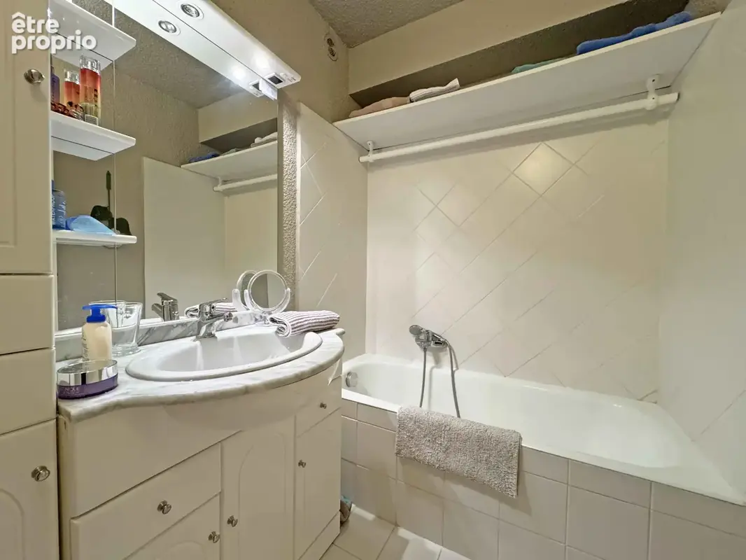 Vence - Appartement de 2 pièces avec terrasse, résidence avec piscine - photo 6