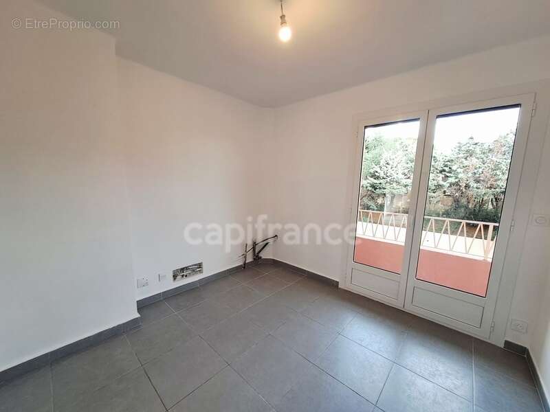 À vendre top investissement locatif ou résidence principale, accession à la propriété : très bel appartement T3 rénové A NEUF à  - photo 11