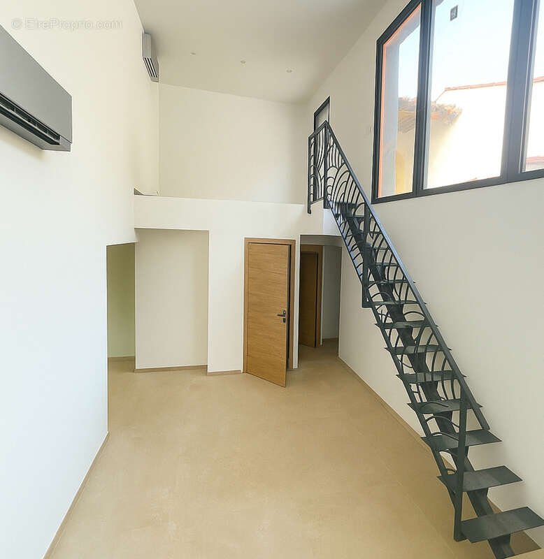 Maison à LE PUY-SAINTE-REPARADE