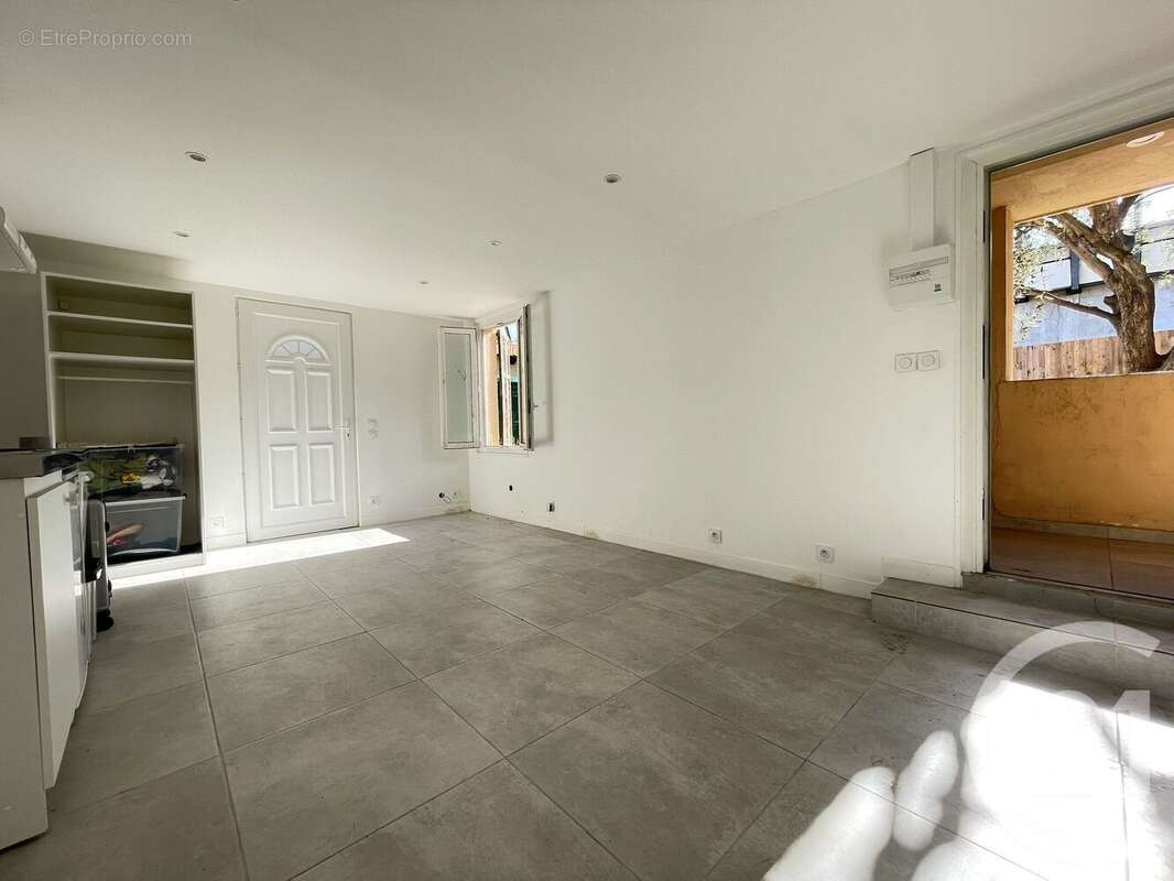 Maison à SAINT-LAURENT-DU-VAR