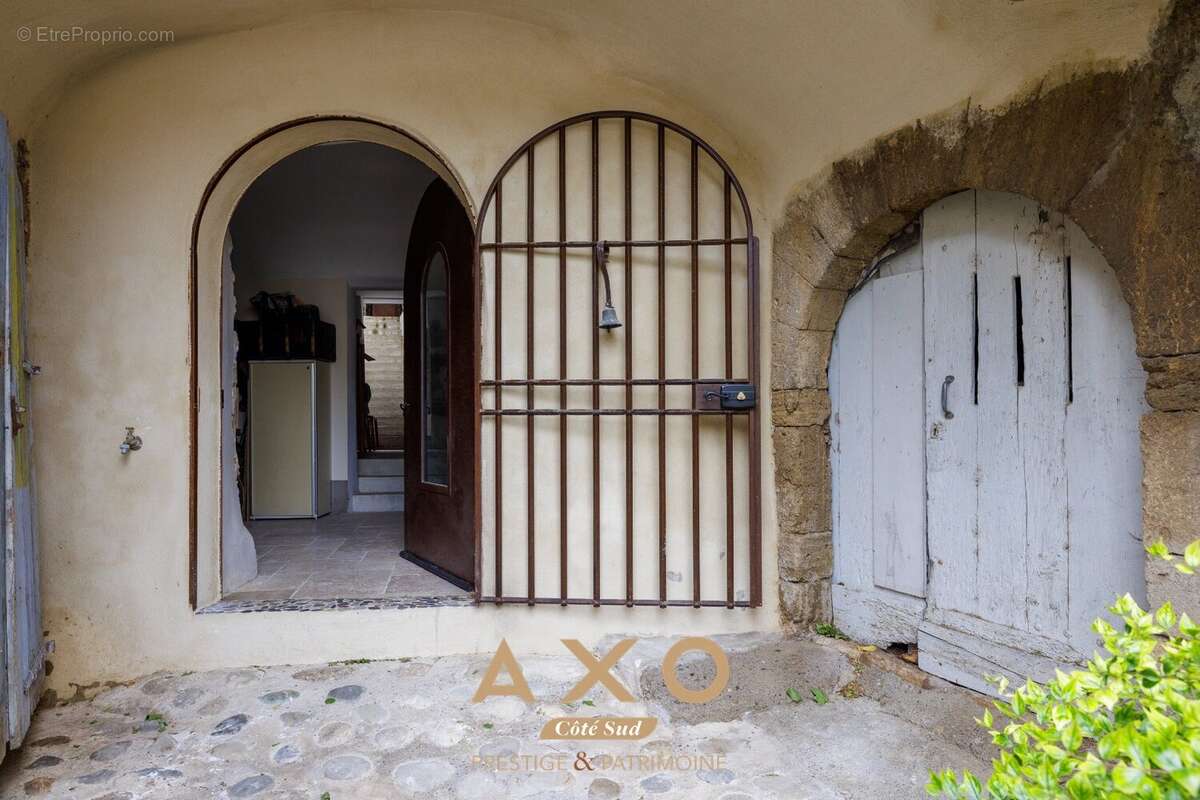 Maison à CUCURON
