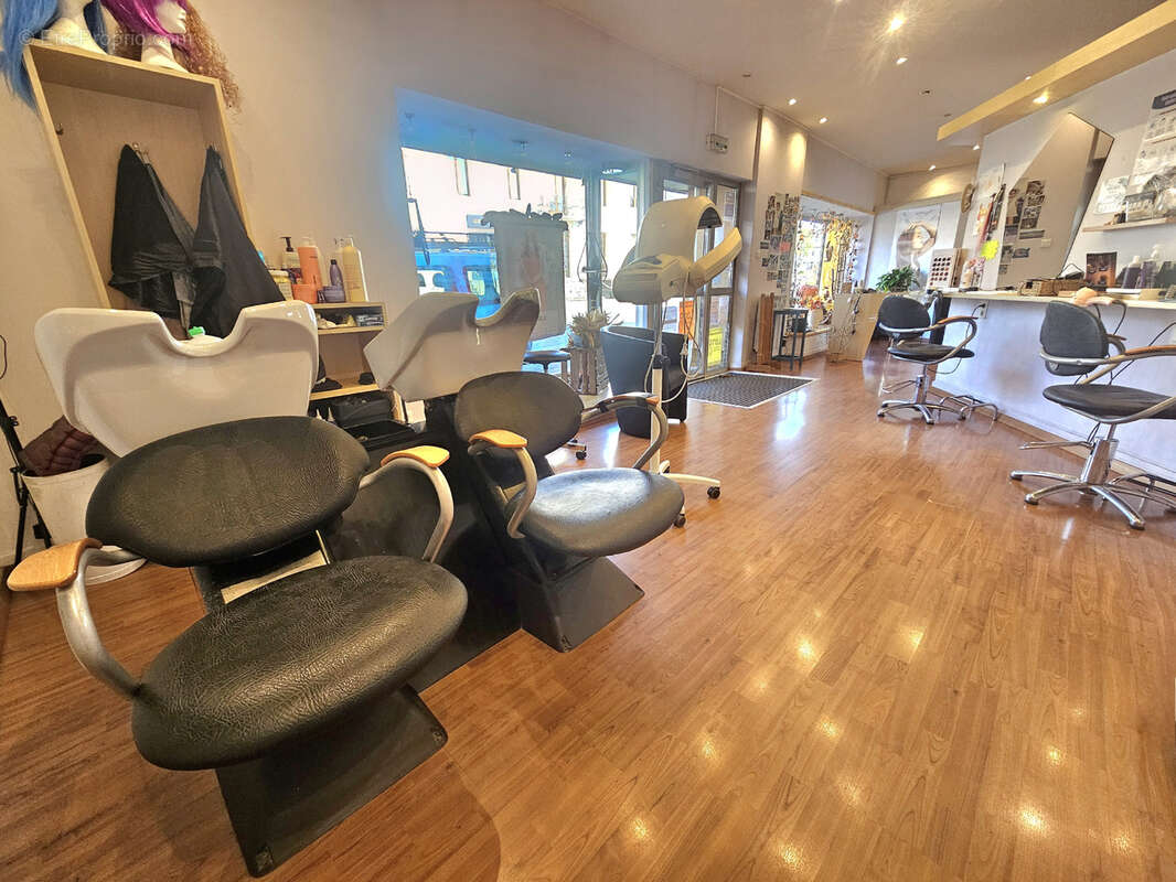 Commerce à CHAMPAGNEY