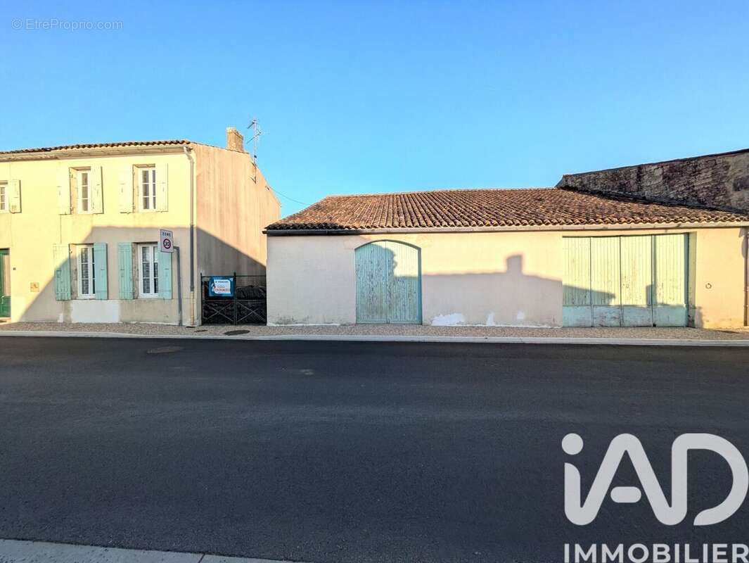 Maison 217 m² à Nancras  - photo 2