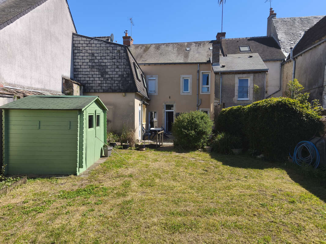 Maison à NOYEN-SUR-SARTHE