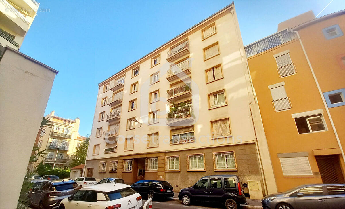 Appartement à MARSEILLE-8E