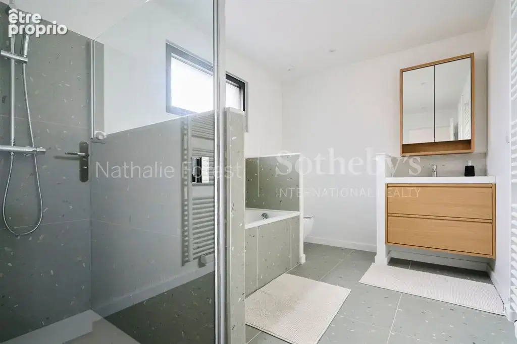 Marcq-en-Baroeul, maison rénovée 5 chambres, garage et jardin - photo 14