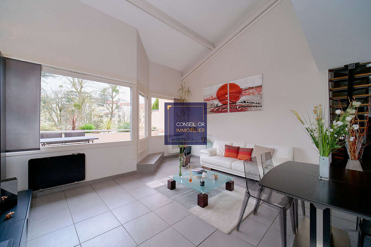 Appartement à SAINT-GENIS-LAVAL