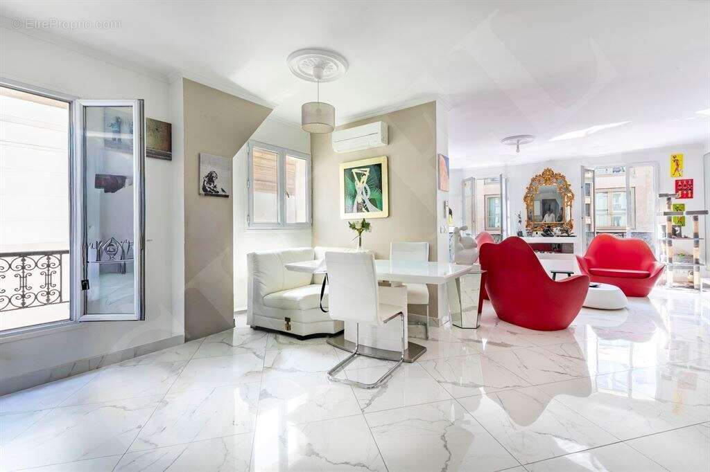 Dans un bel immeuble ancien, magnifique cinq-pièces entièrement rénové et climatisé, situé secteur - photo 5