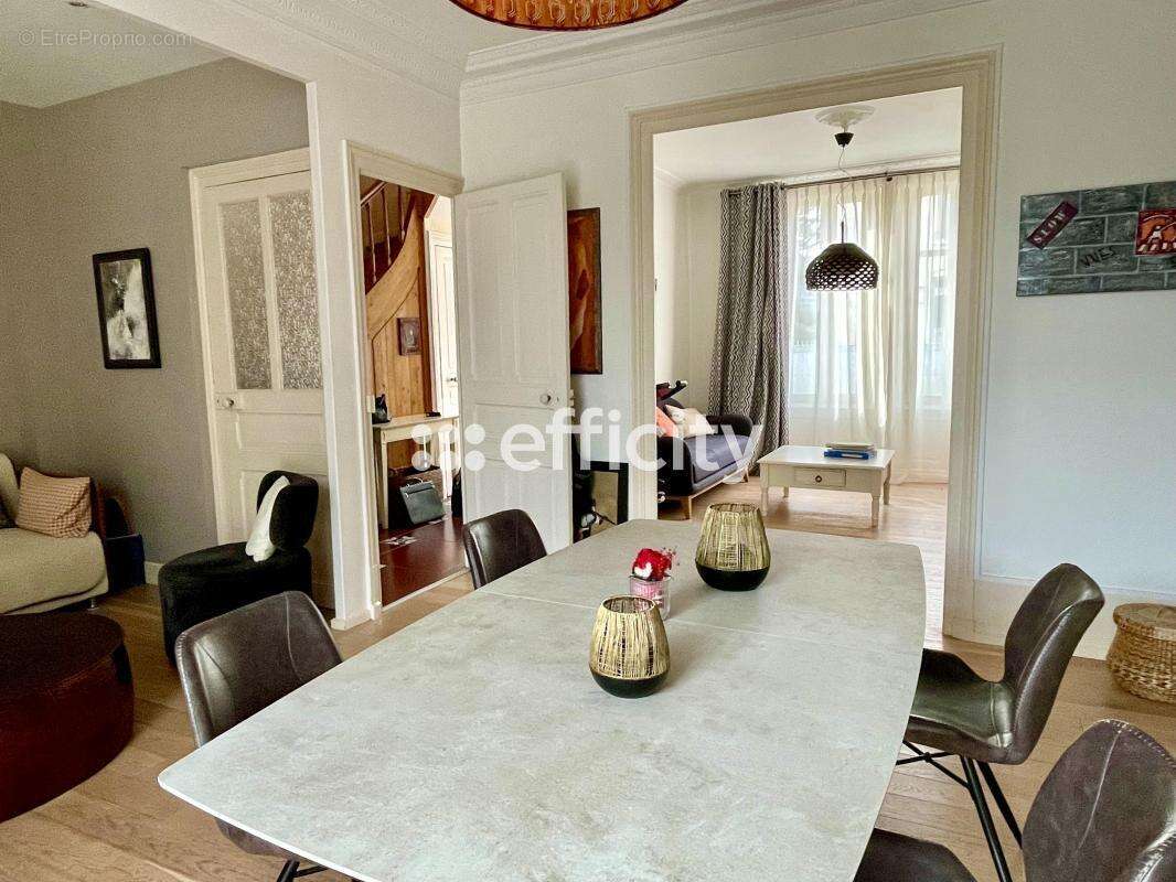 Maison 155 m² à La Rochelle  - photo 3