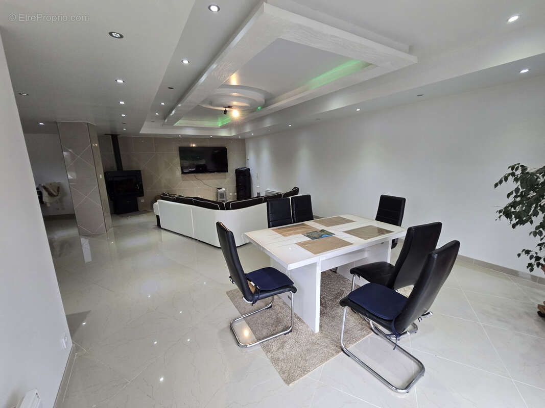 Maison à FEUQUIERES-EN-VIMEU