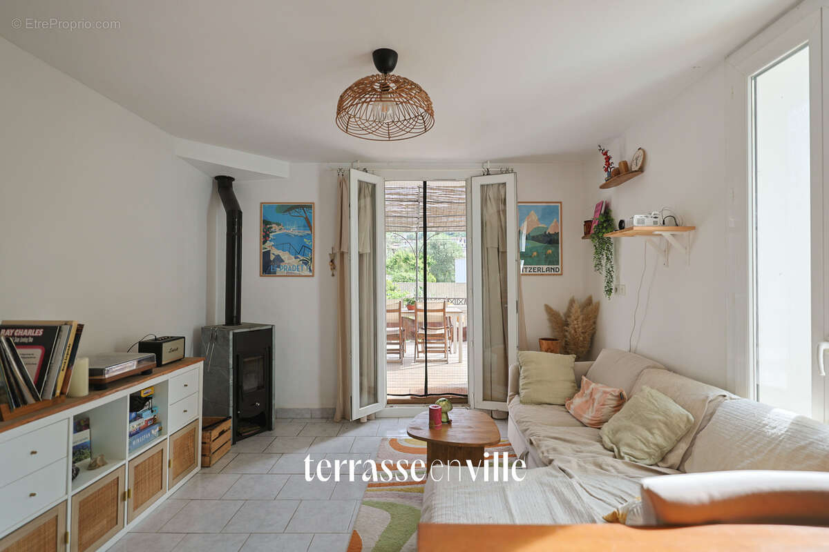 Appartement à LE REVEST-LES-EAUX
