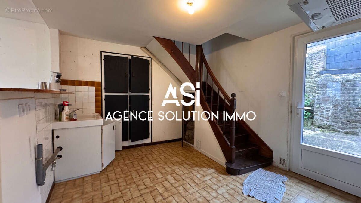 Maison de bourg ancien relais - 106 m2 5P 2CH - très lumineux - Cour- cave - fort potentiel agrandissement - photo 4