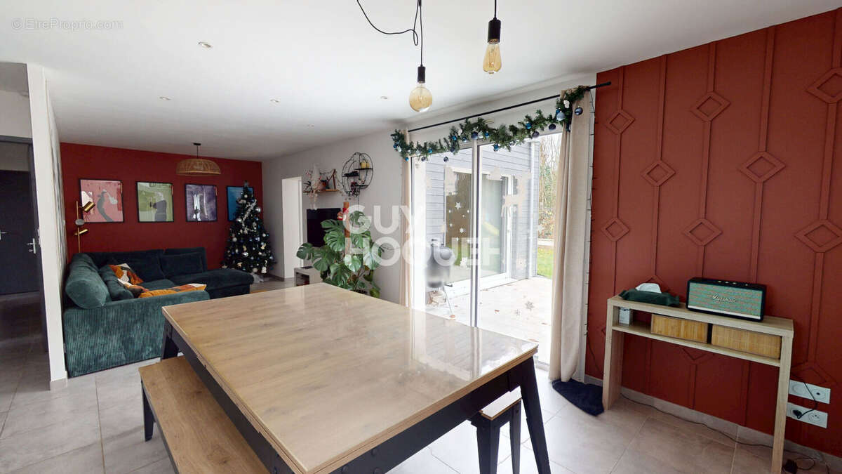 Maison à LE VAL-SAINT-PERE