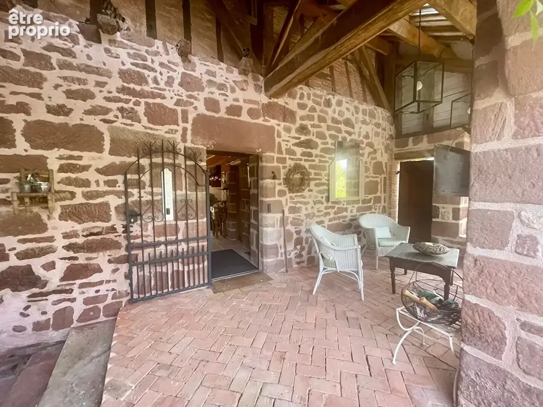 Belle maison en brasier avec dépendances. - photo 2