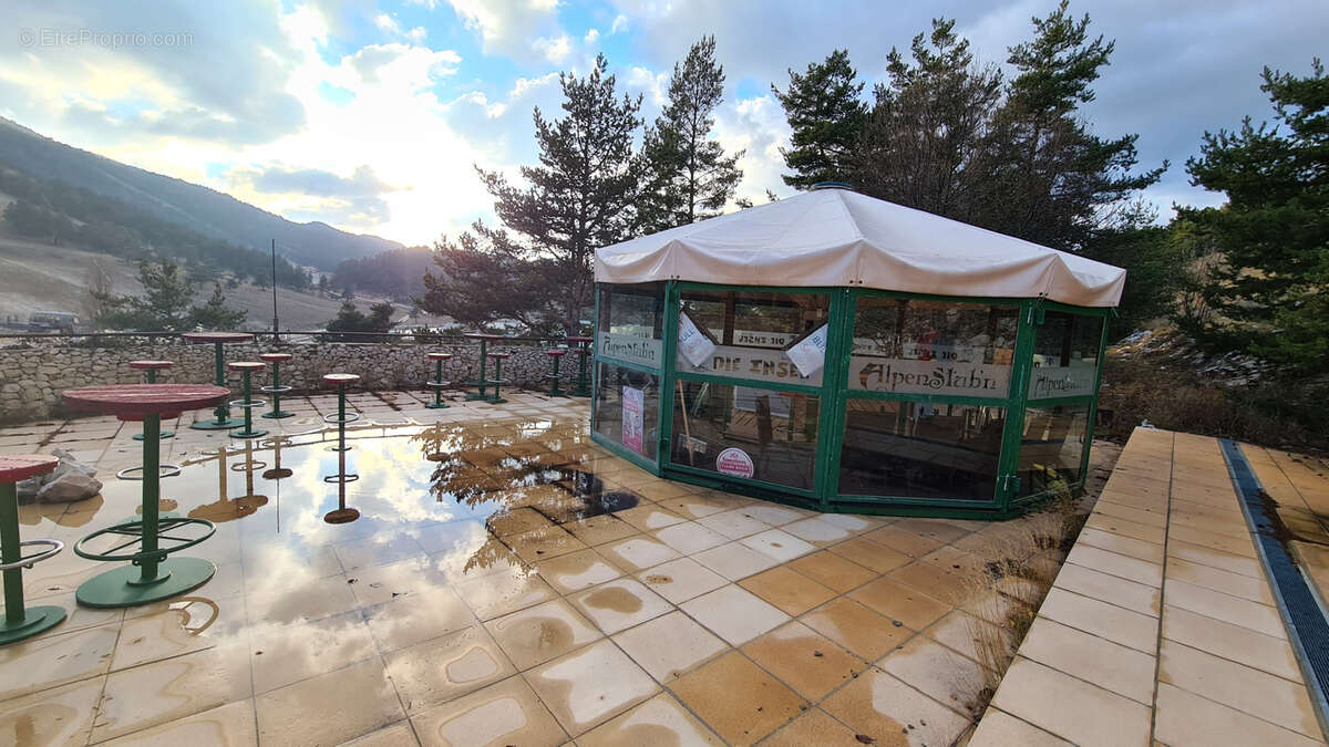 Commerce à GREOLIERES