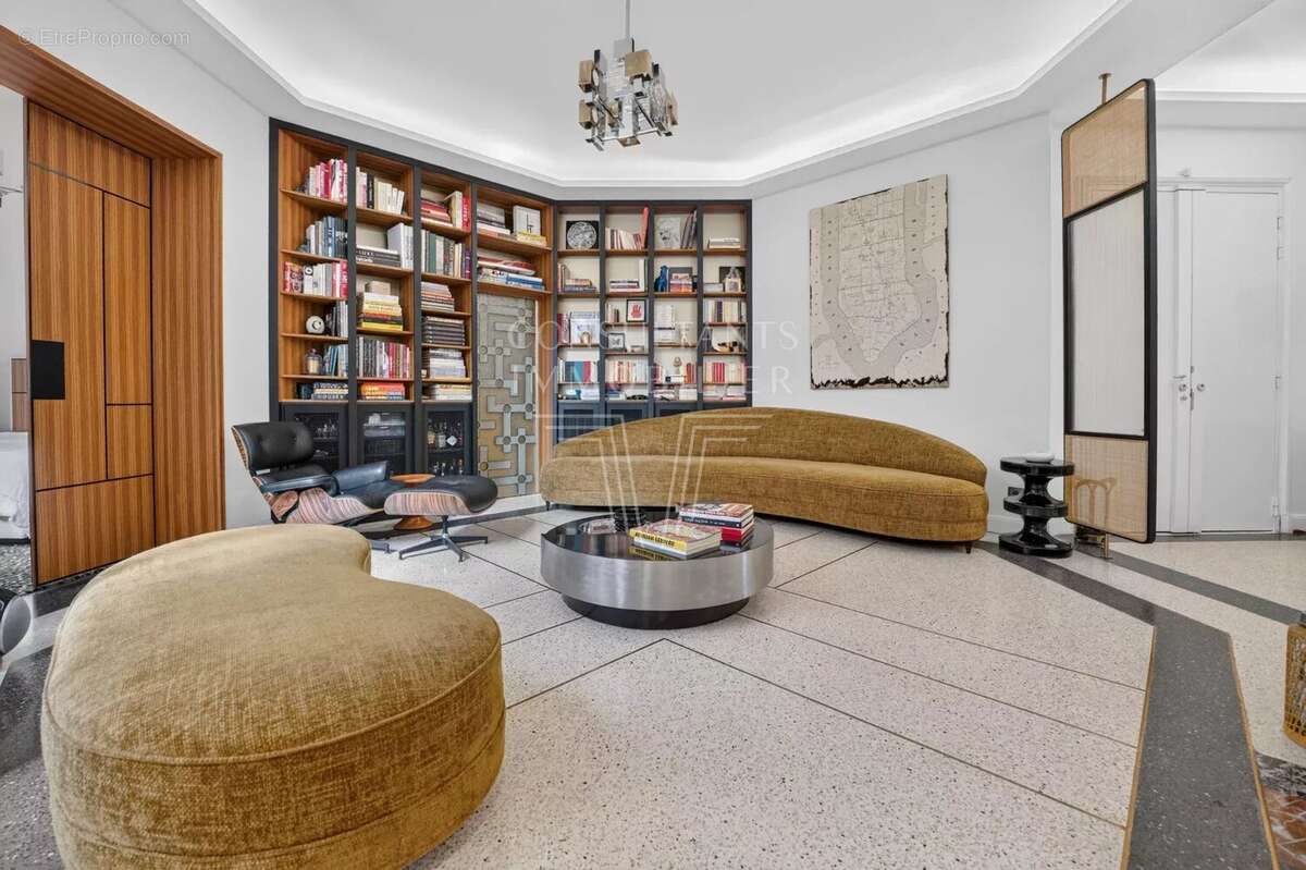 Appartement à PARIS-8E